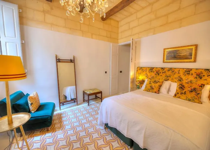 Traditional & Chic 2 Bedrooms In Valletta Imcd1-1